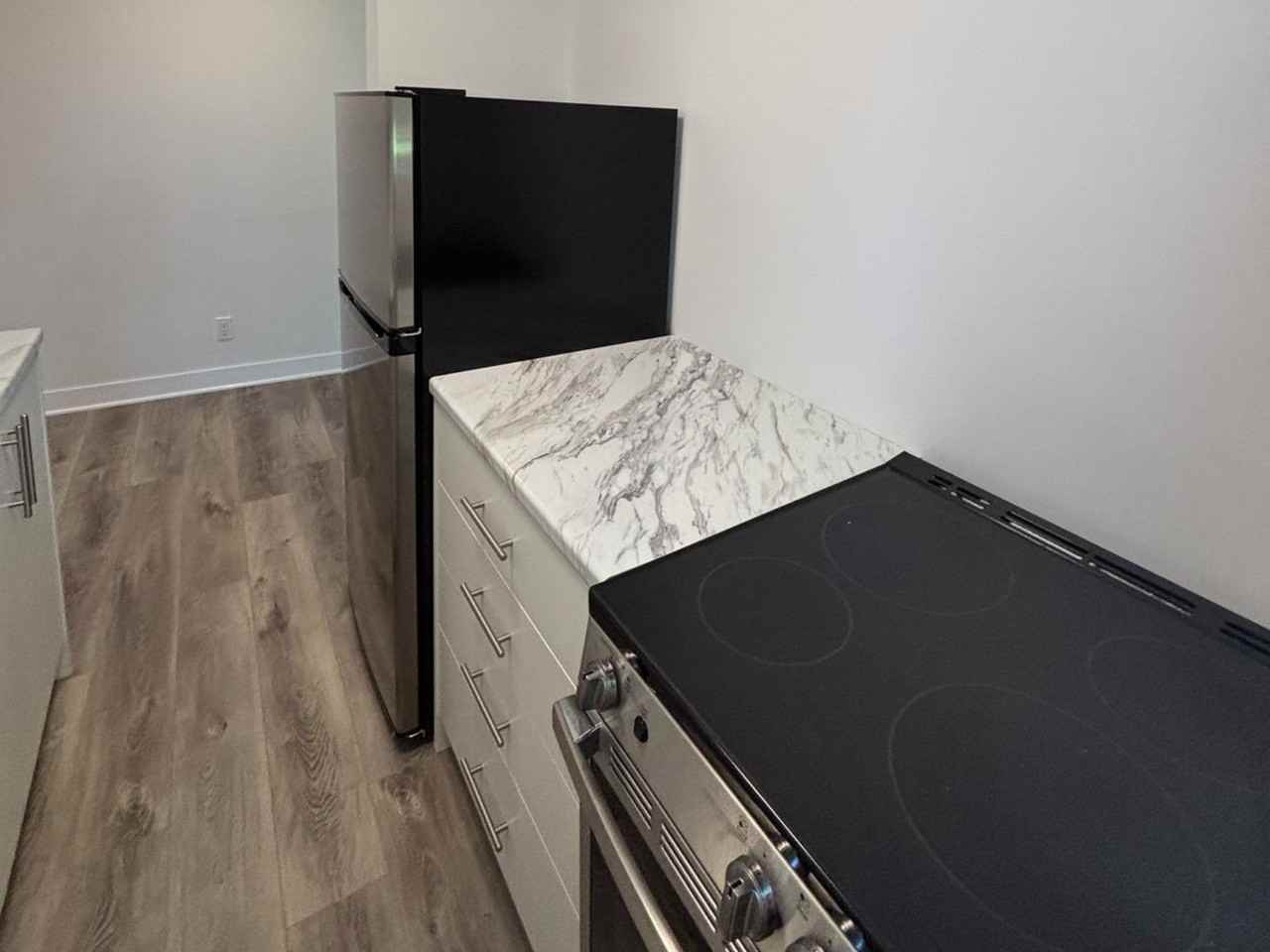 852 Trafalgar - Photo 4 of 9