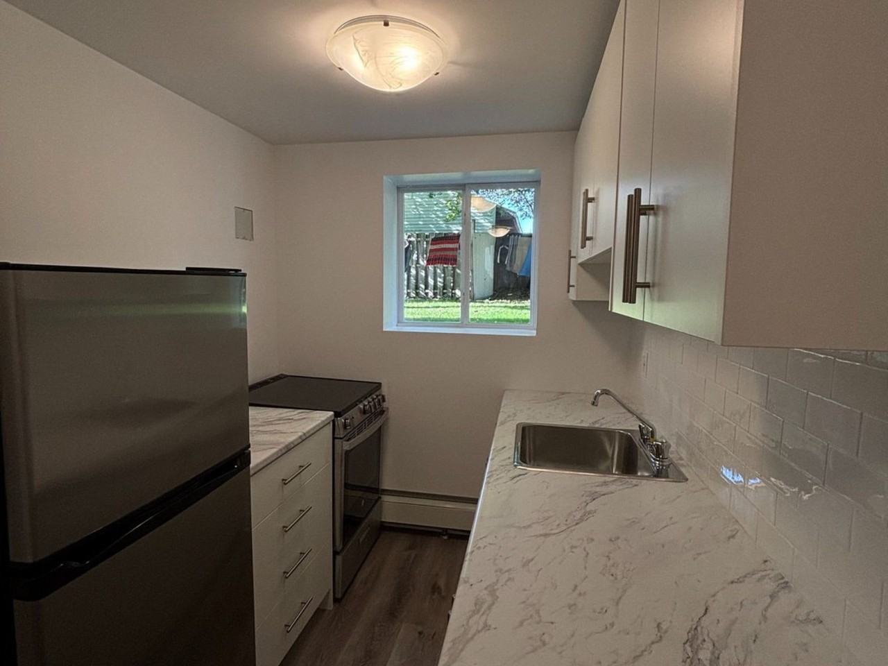 852 Trafalgar - Photo 5 of 9