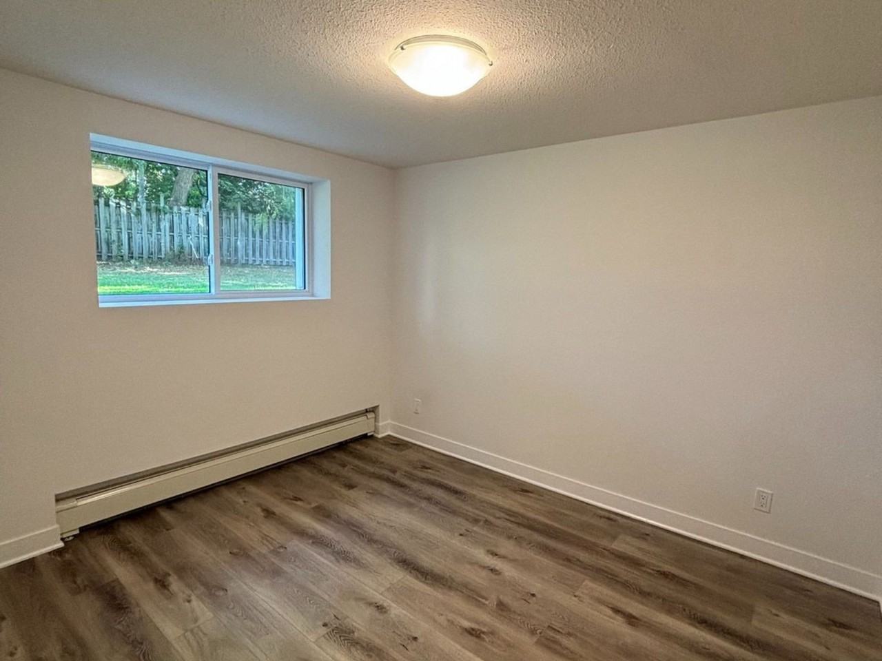 852 Trafalgar - Photo 7 of 9