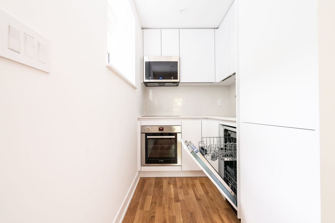 1420 Kingston Road - Photo 5 of 7