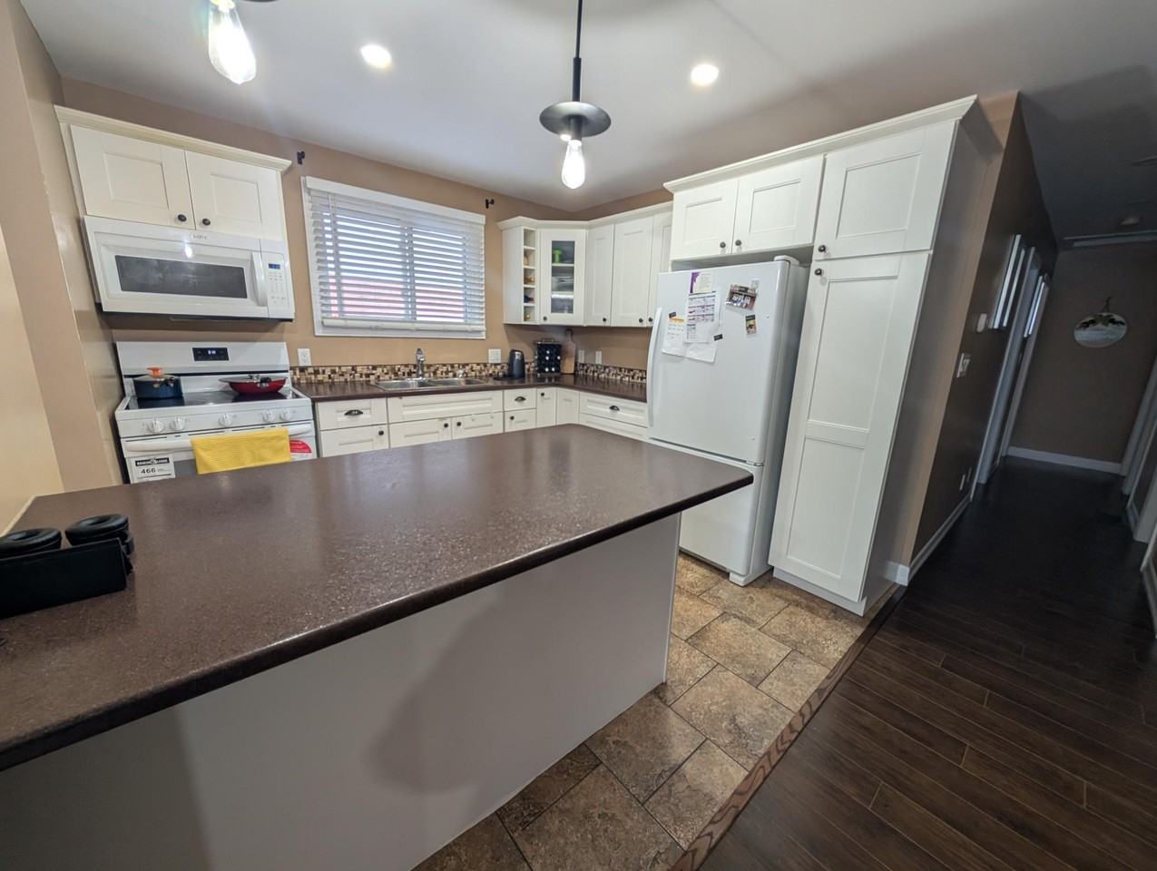 1065 Hickorywood Cres - Photo 7 of 50