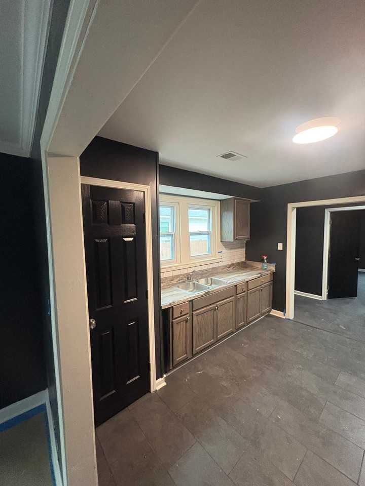 1009 Cella St #1 - Photo 3 of 8