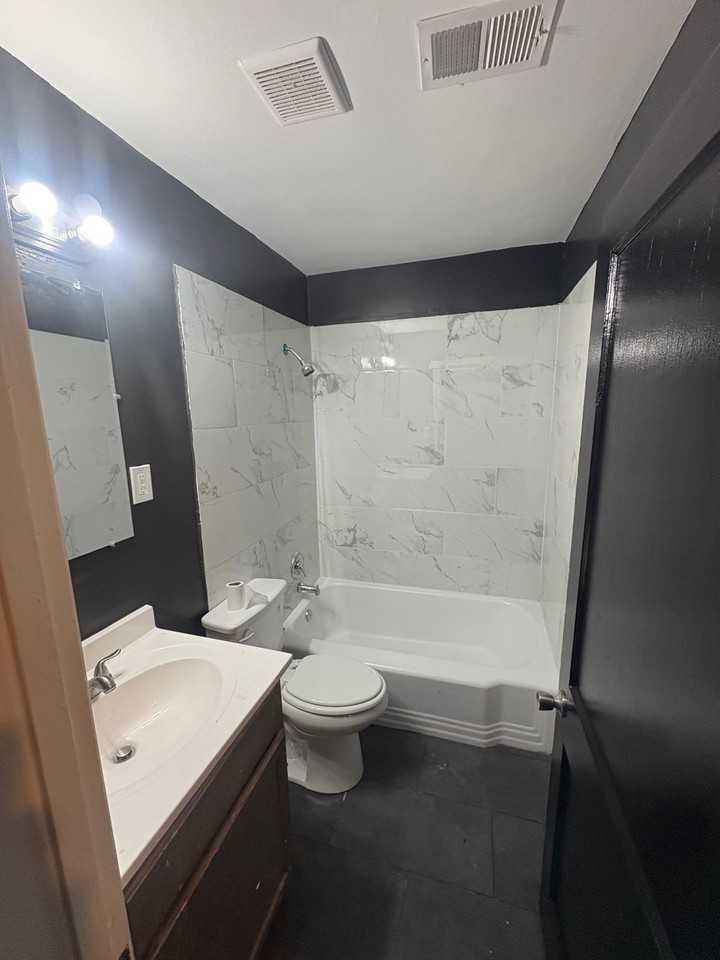 1009 Cella St #1 - Photo 7 of 8