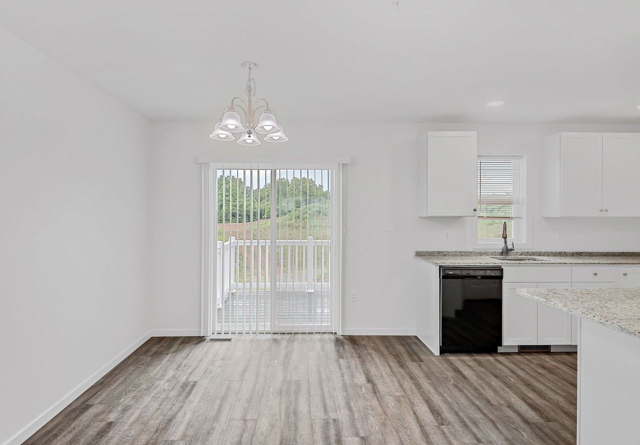 411 Lindsay Dr - Photo 5 of 10