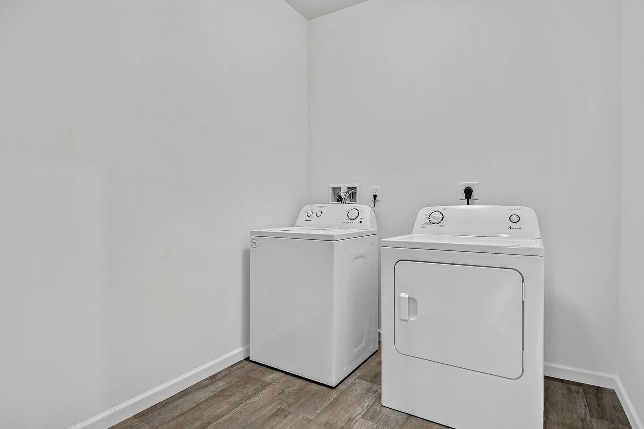 411 Lindsay Dr - Photo 6 of 10