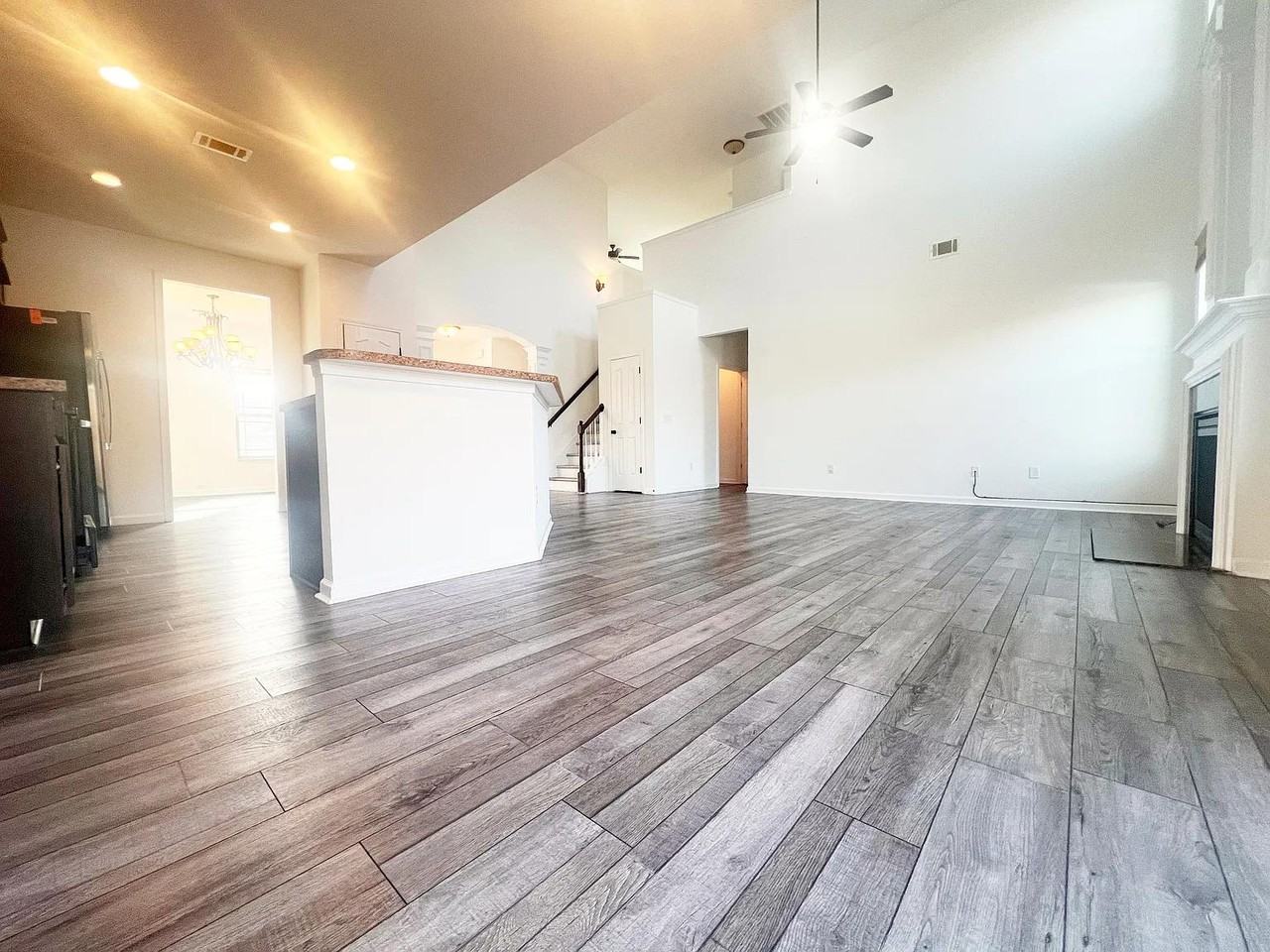 301 Riverdale Rd #1 - Photo 5 of 23