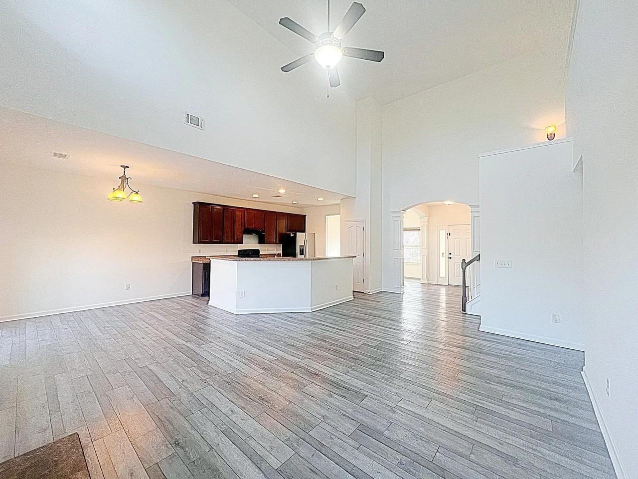 301 Riverdale Rd #1 - Photo 6 of 23