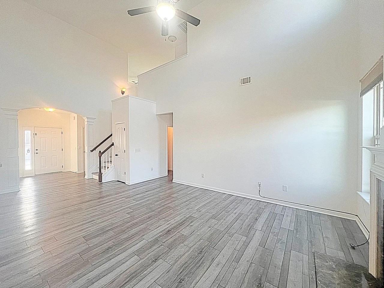 301 Riverdale Rd #1 - Photo 7 of 23