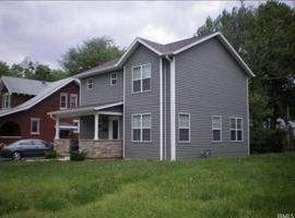 featured image of 521 E 1st St #1