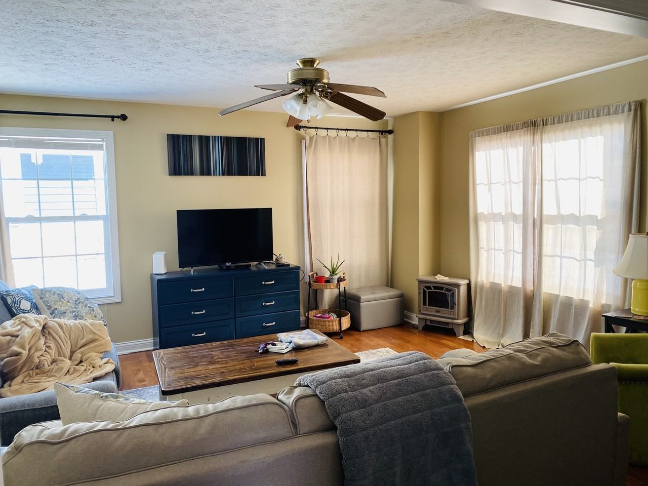 521 E 1st St #1 - Photo 4 of 19