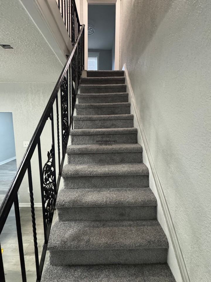 5563 Matthews St #1 - Photo 3 of 10