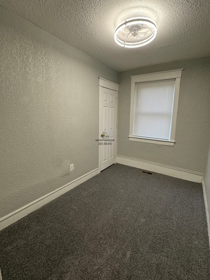 5563 Matthews St #1 - Photo 4 of 10