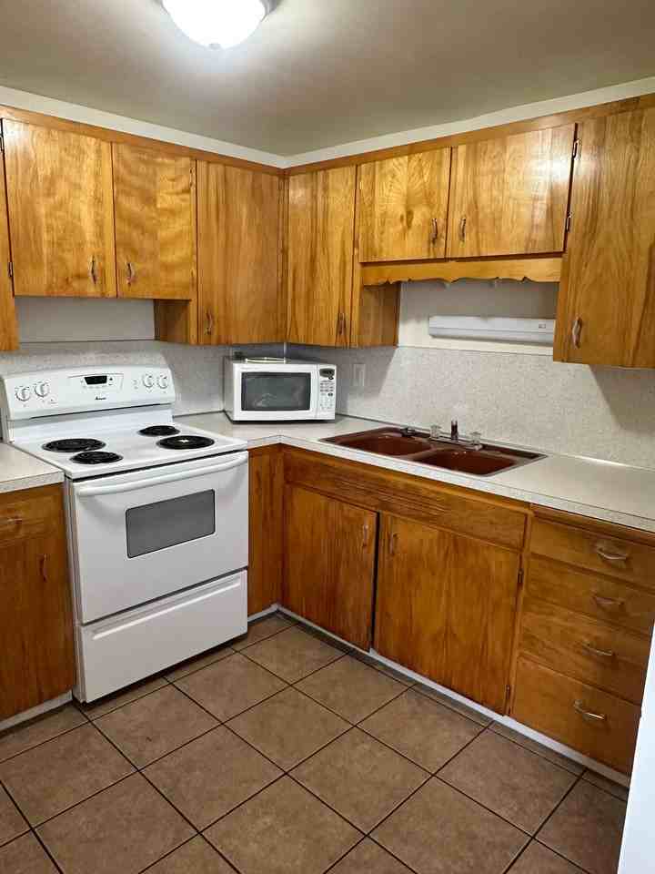 Student Housing - Photo 7 of 18