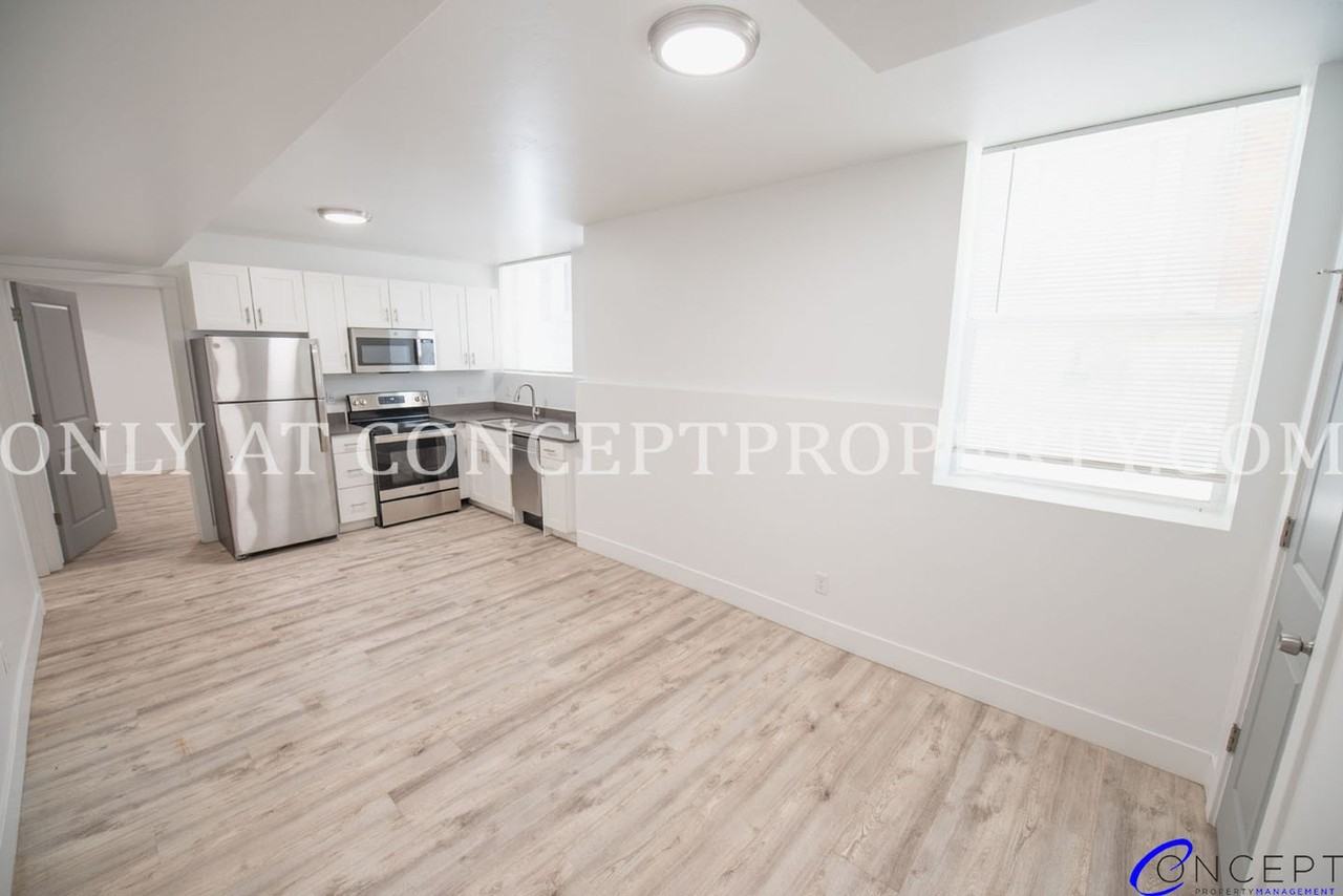 Beautifully Remodeled Apartment Home with Washer/Dryer in - Photo 7 of 50