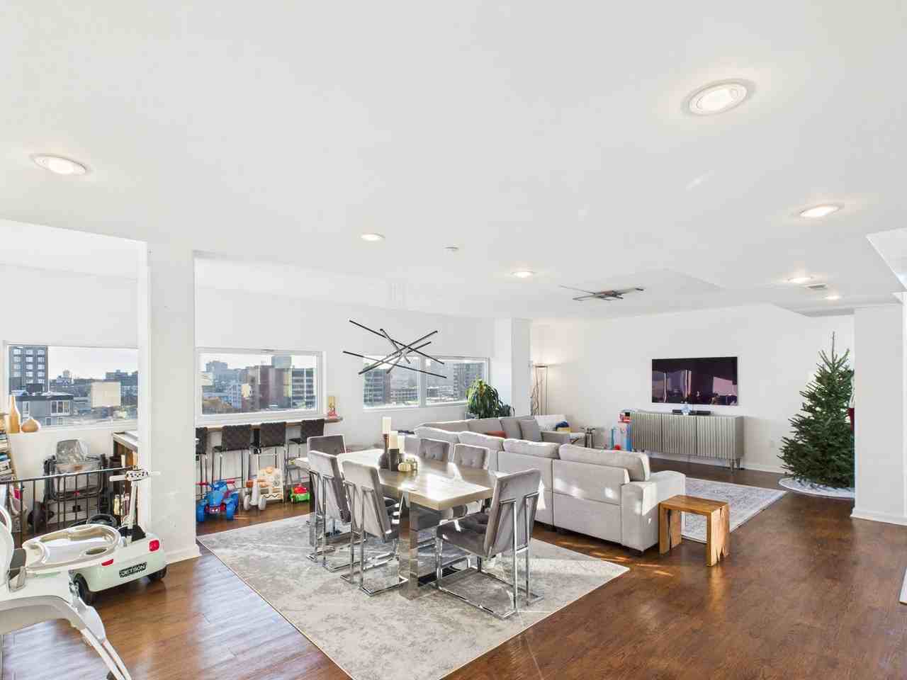 212 Brown St - Photo 4 of 50