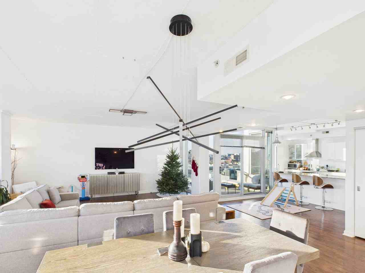 212 Brown St - Photo 5 of 50