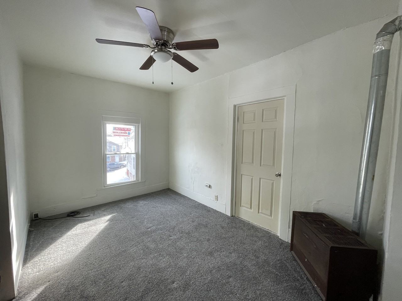 413 Winsor St #4 - Photo 3 of 5