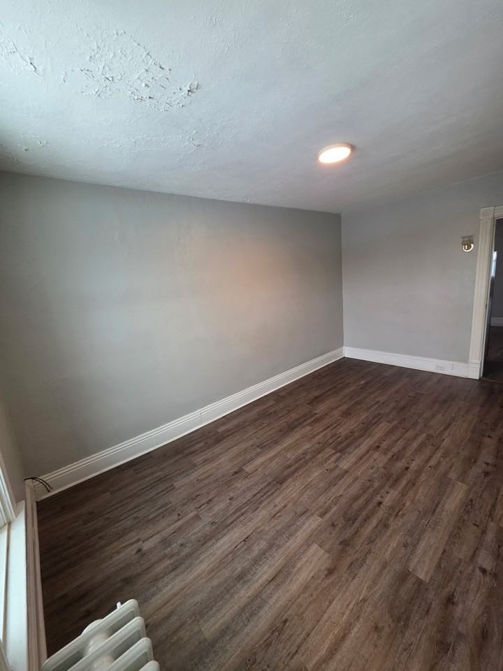 2515 Peach St #3 - Photo 5 of 7