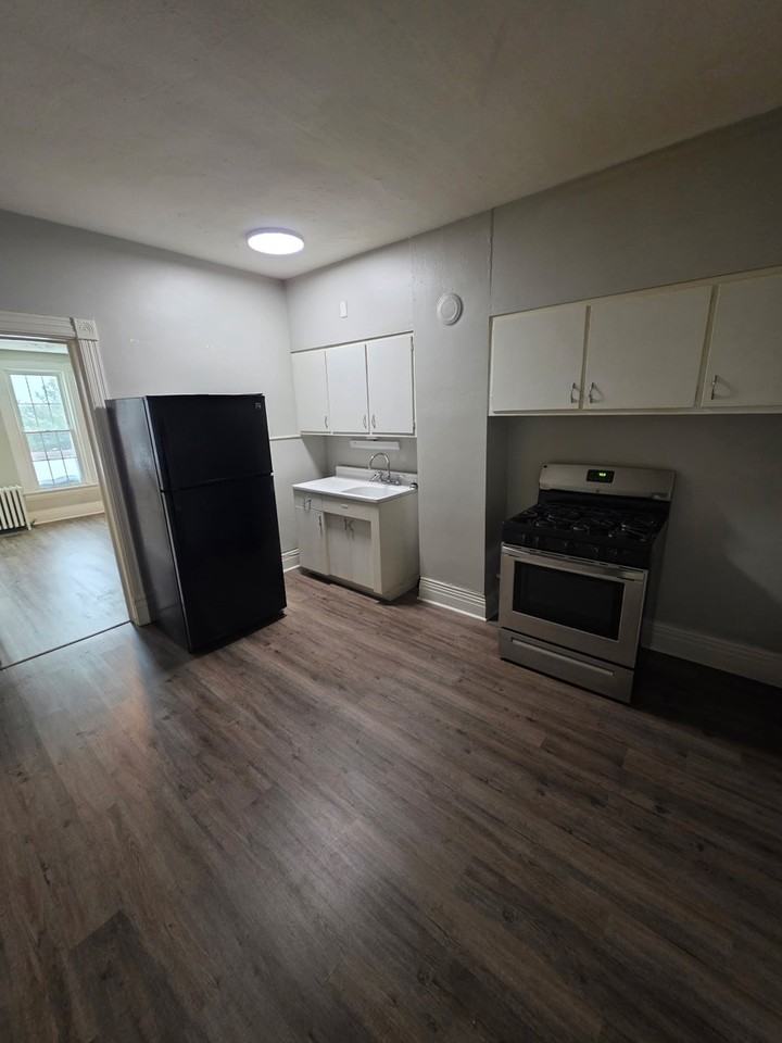 2515 Peach St #3 - Photo 6 of 7