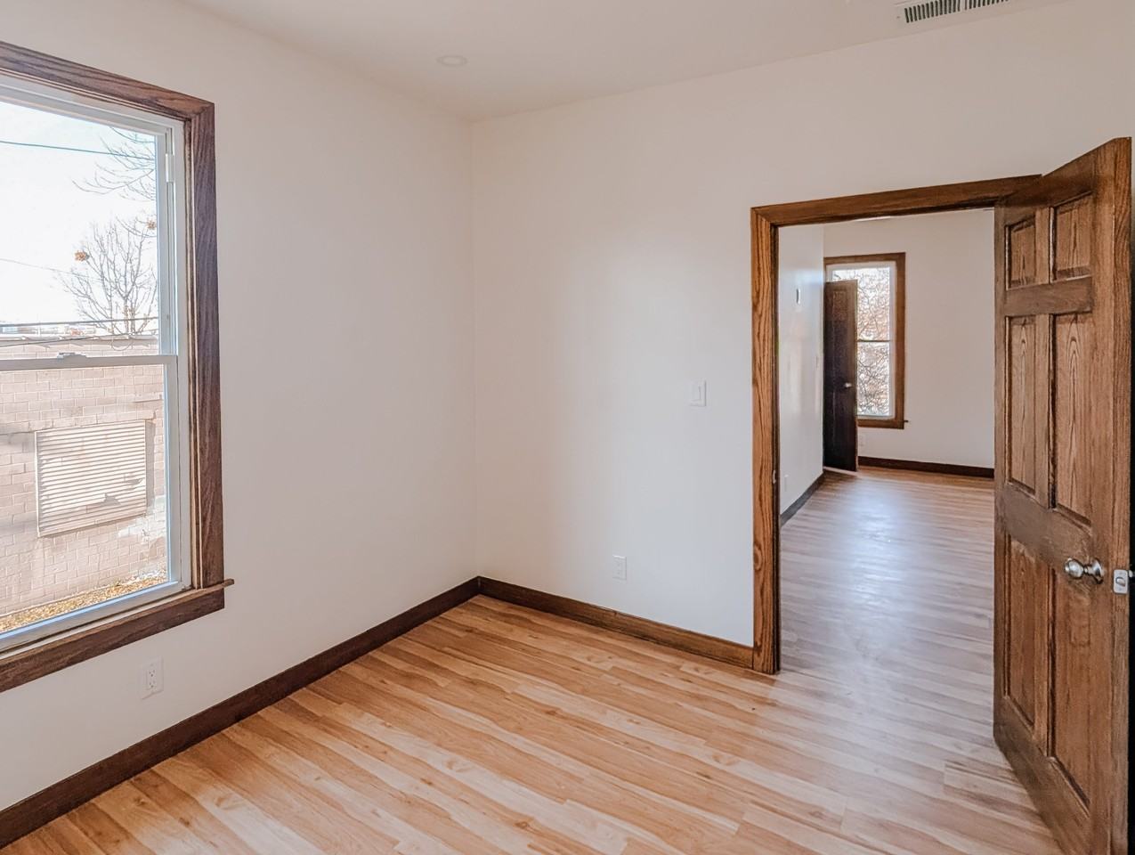 413 W Mineral St Uppr - Photo 2 of 20