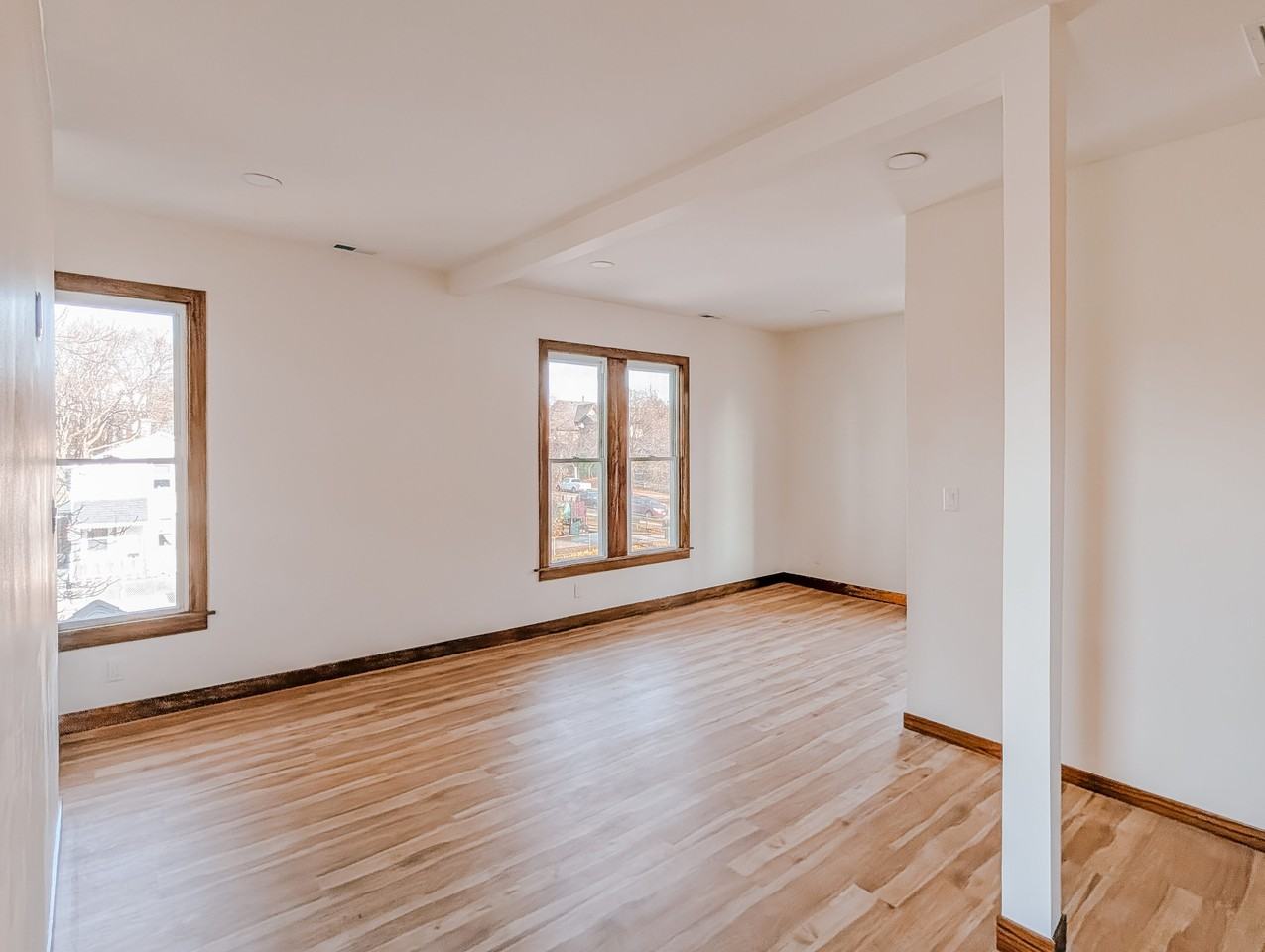 413 W Mineral St Uppr - Photo 3 of 20