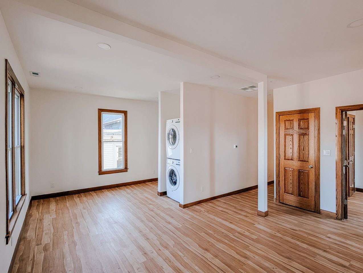 413 W Mineral St Uppr - Photo 4 of 20