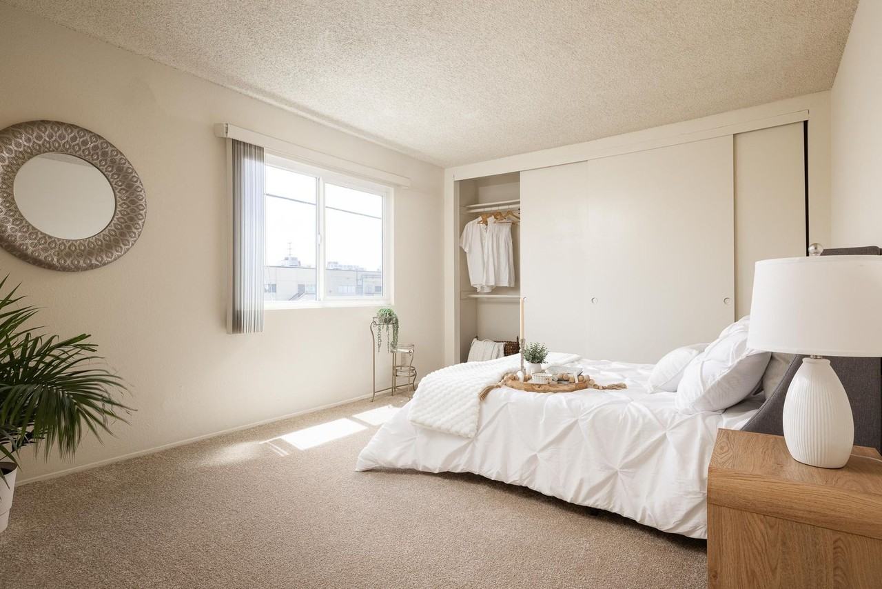 Casa De Windsor - Photo 7 of 32