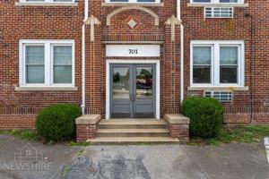 featured image of 701 E Main St