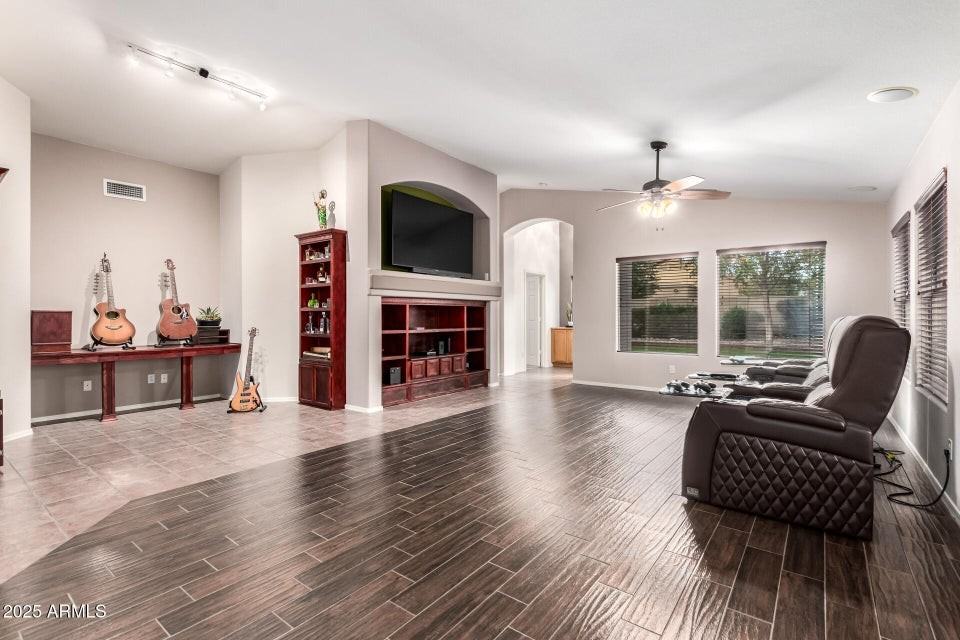 17530 W Wind Drift Ct #1 - Photo 4 of 27