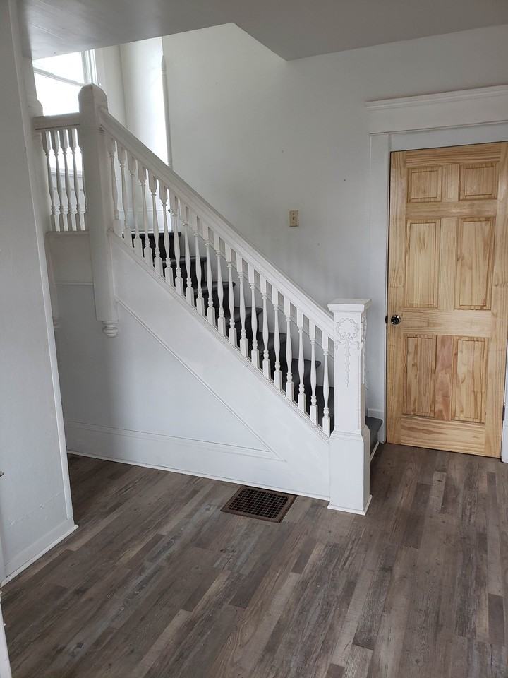 105 W Luther Pl #1-2 - Photo 2 of 10