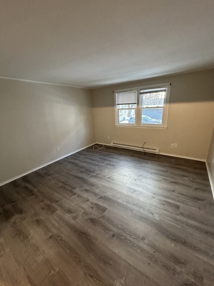 148 Charlton St #B - Photo 2 of 5