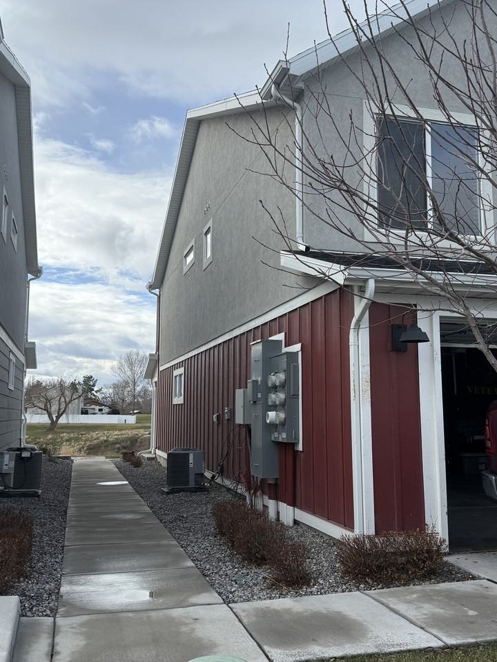 564 Hal St #1 - Photo 4 of 50