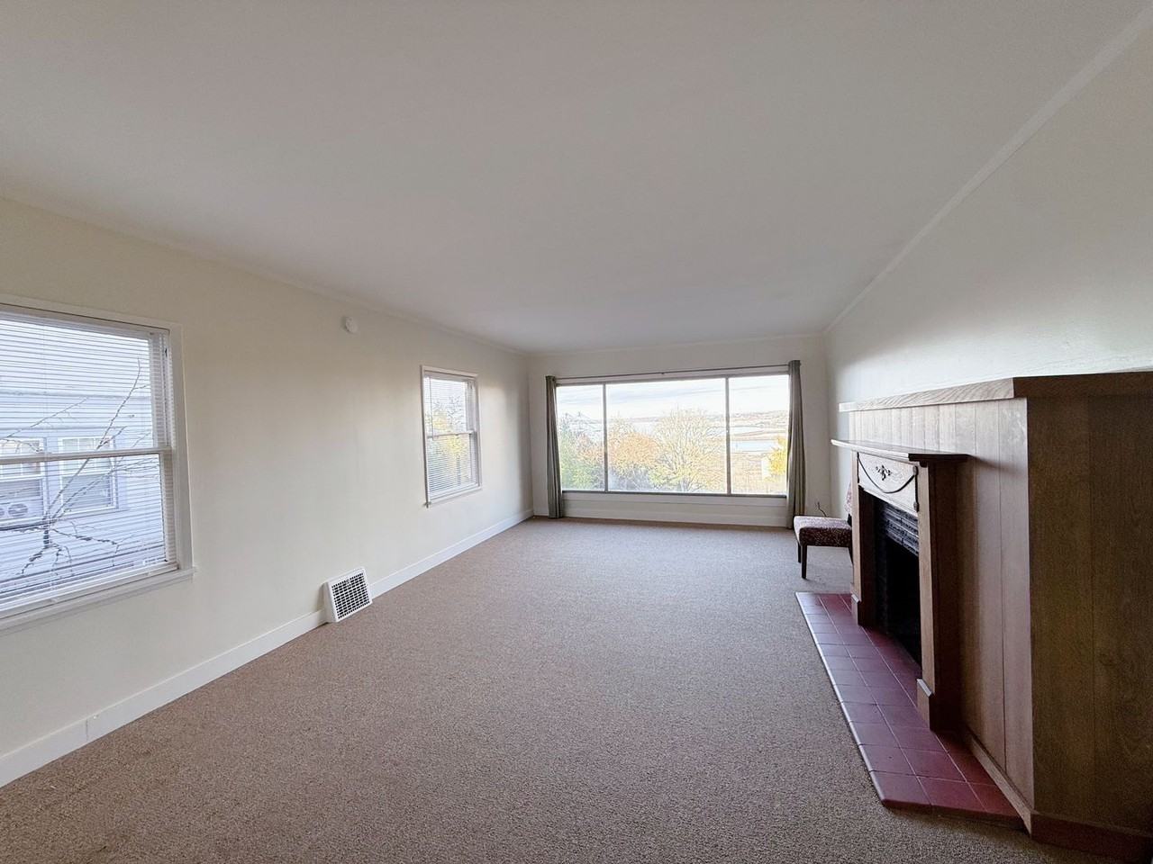 2 & 4 Bedroom Apartments with Classic Charm & Bay View - Photo 6 of 44