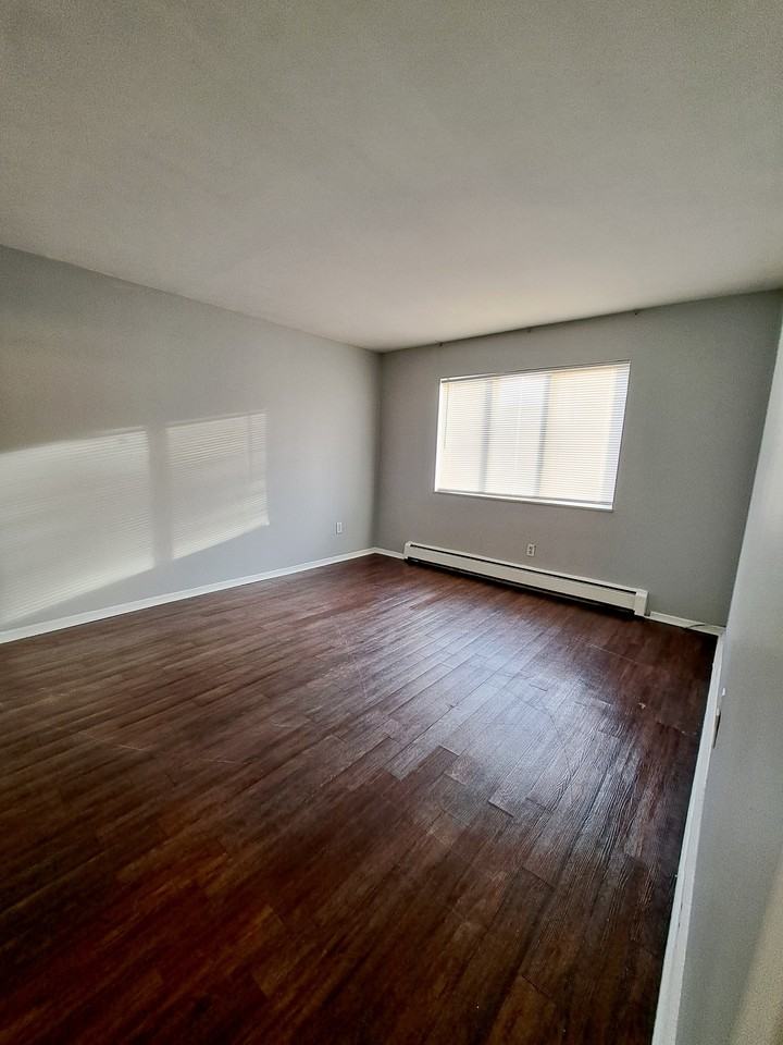 1355 Ohmer Ave #8 - Photo 4 of 8