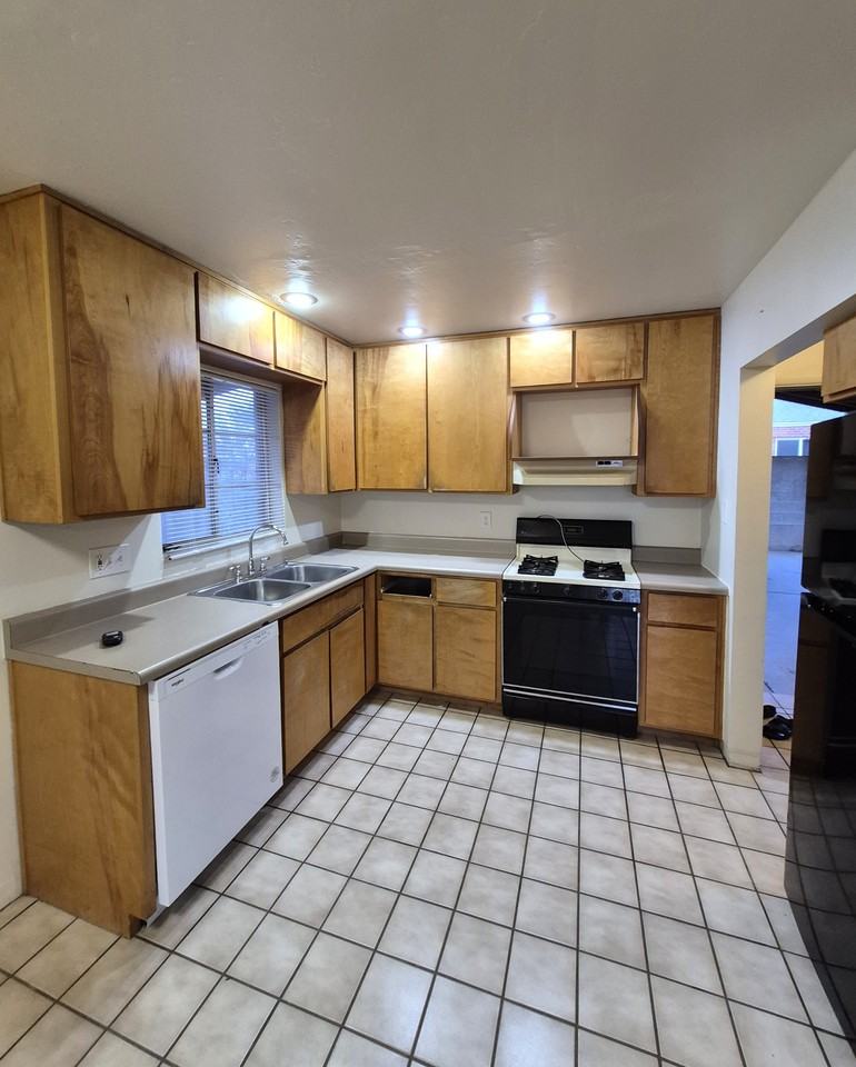 4520 E Montecito St #4520 - Photo 3 of 11