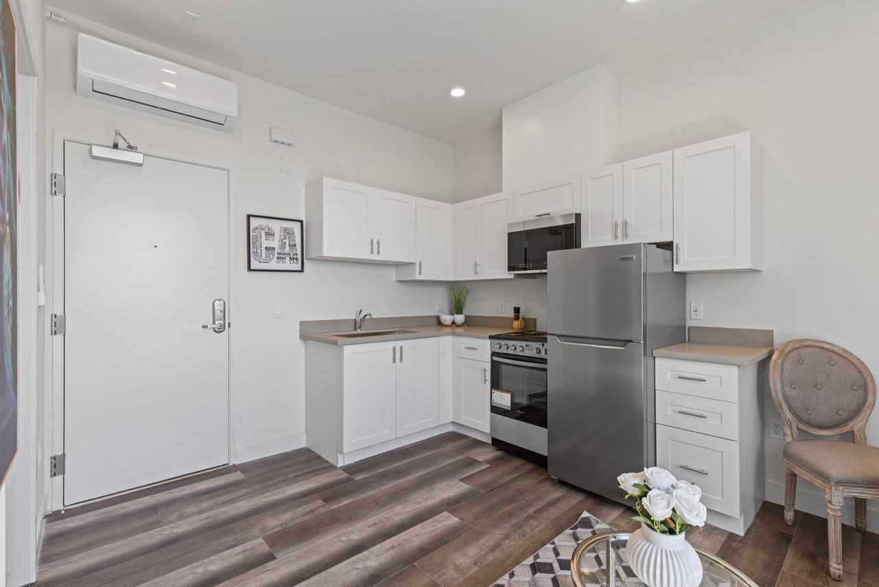 1010 E. 25th St - Photo 3 of 18