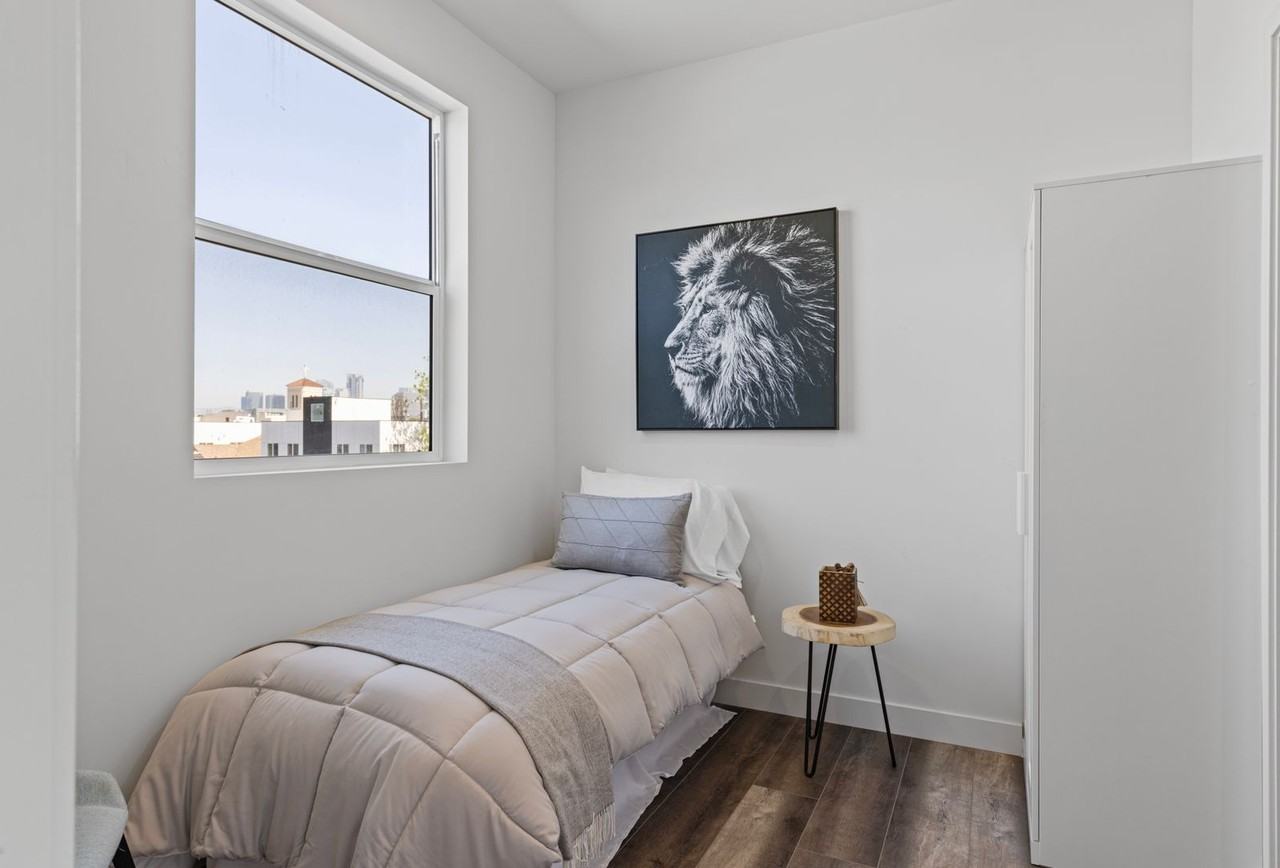 1010 E. 25th St - Photo 5 of 18