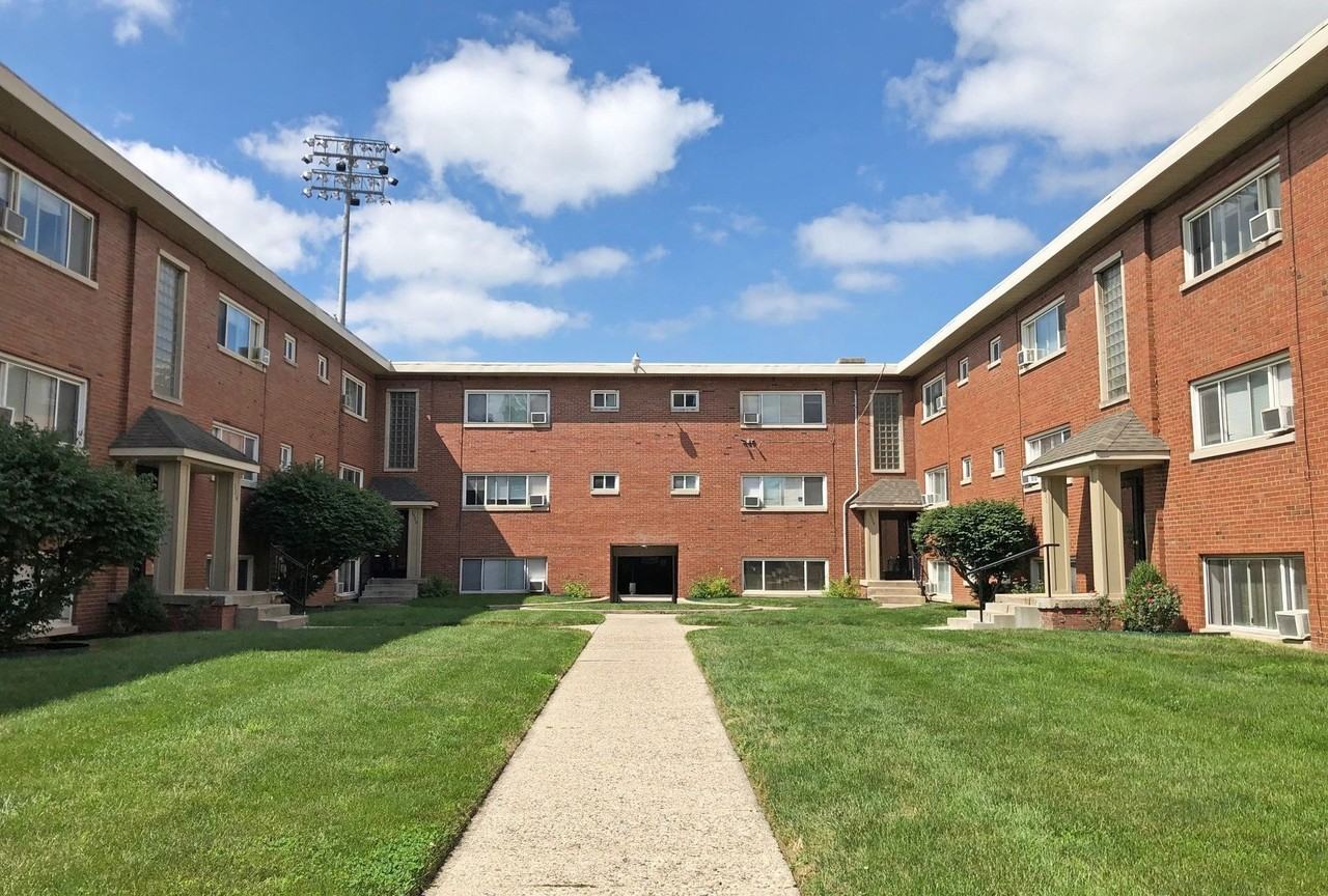 Maple Court Apartments - Photo 2 of 9
