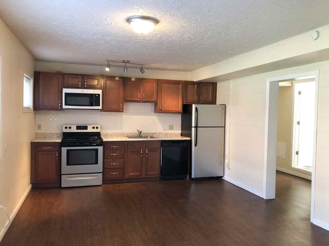 Maple Court Apartments - Photo 5 of 9