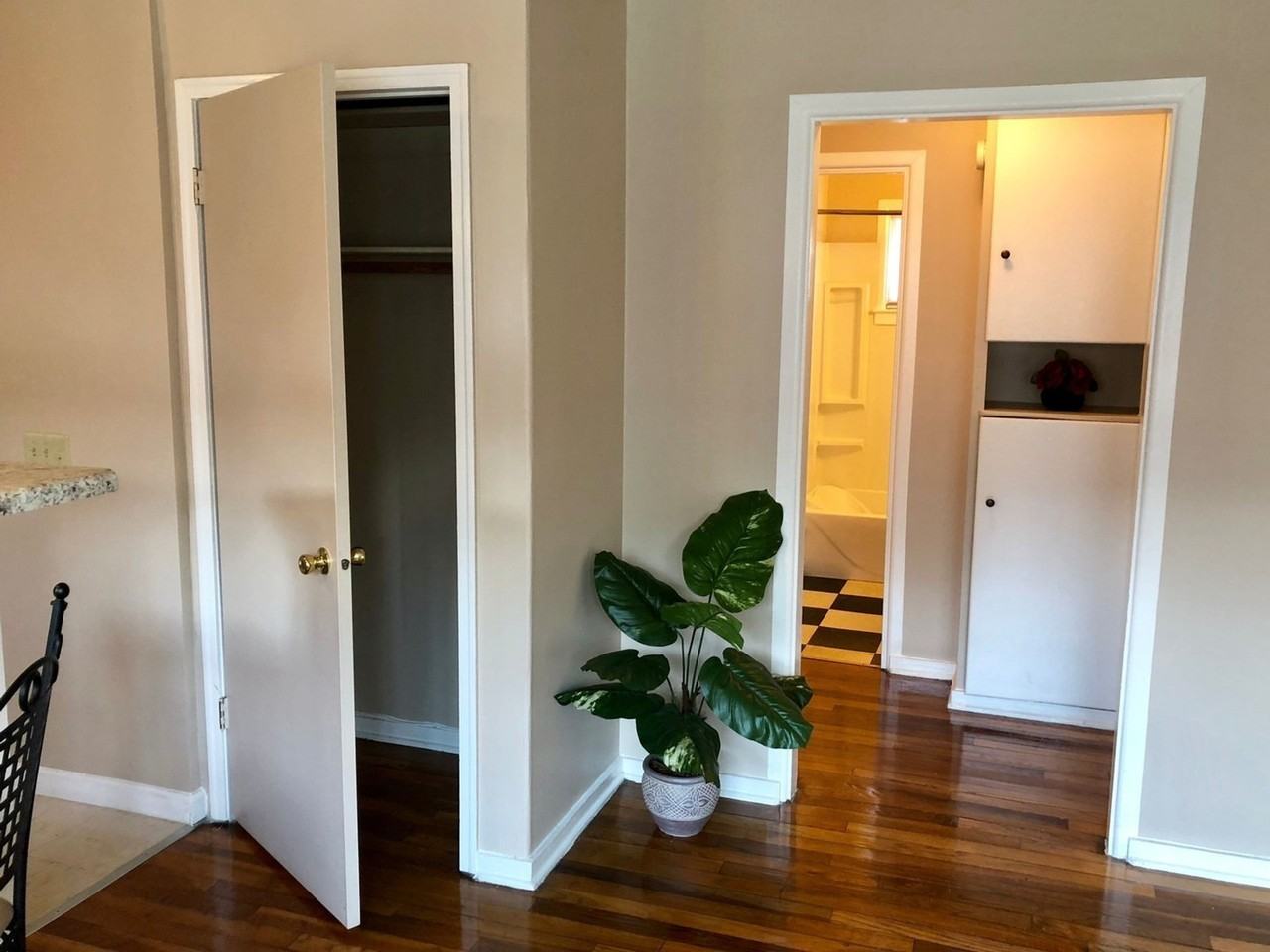 Maple Court Apartments - Photo 7 of 9