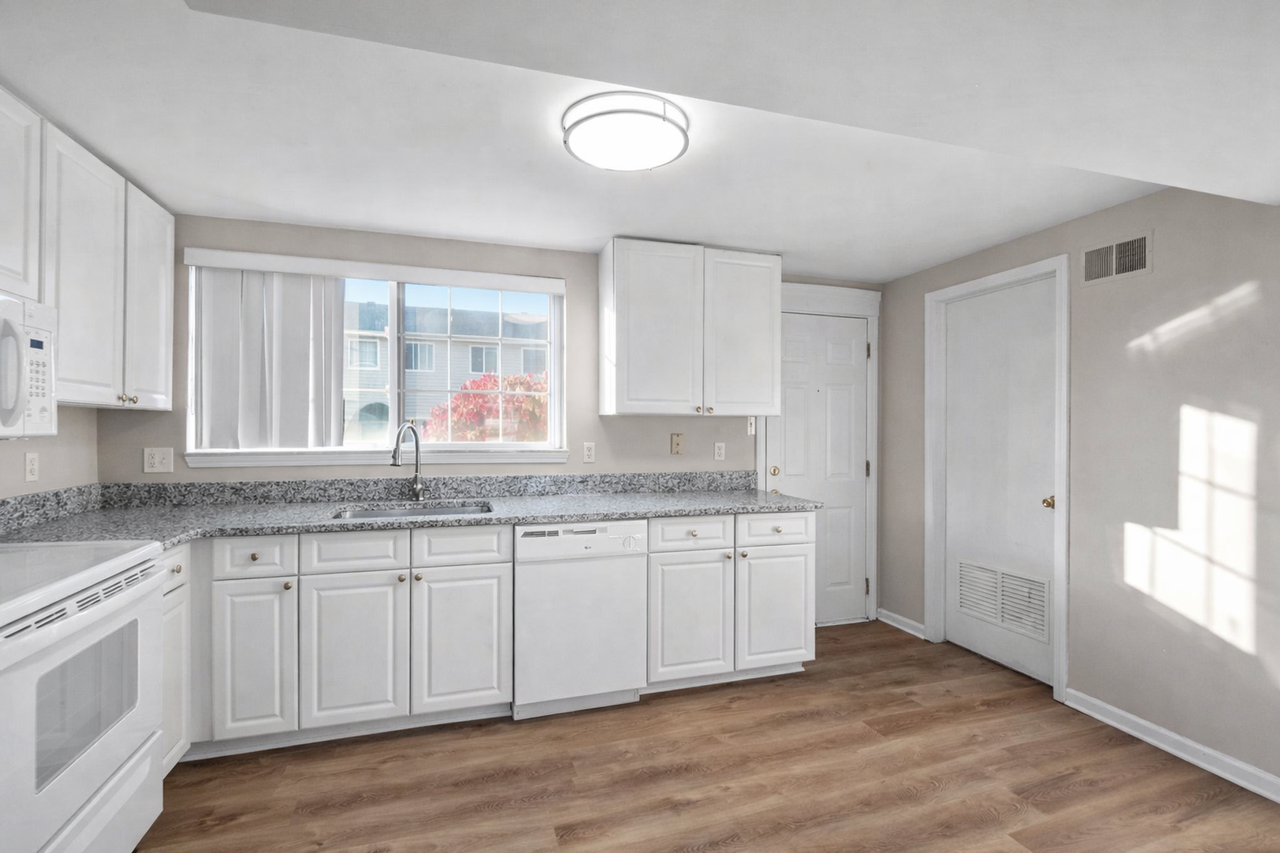 Donovan Townhomes - Photo 4 of 12