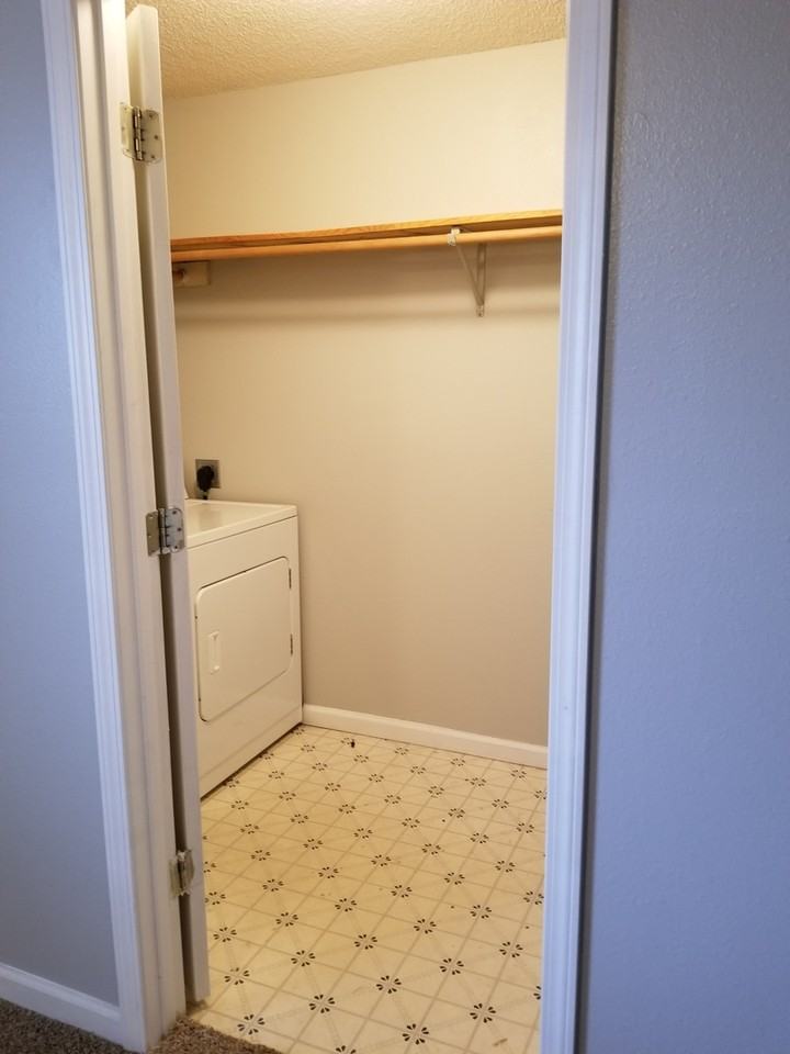 1542 Diuguid Dr Apt G - Photo 2 of 5