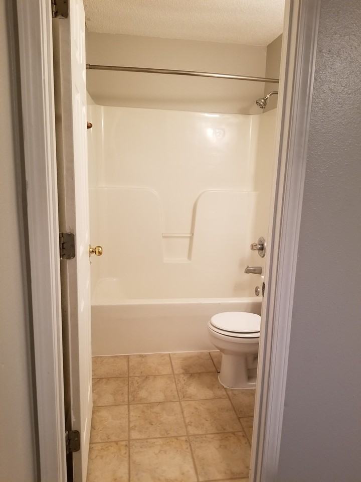 1542 Diuguid Dr Apt G - Photo 4 of 5