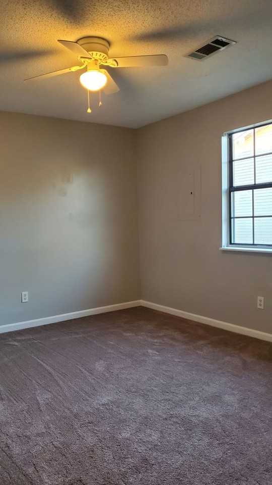 1542 Diuguid Dr Apt I - Photo 3 of 9