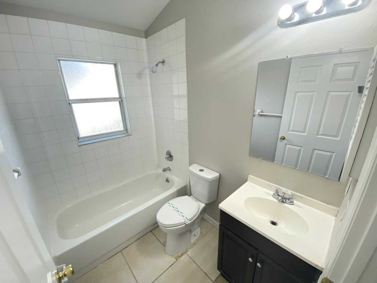 209 Cheshire Ct - Photo 5 of 25