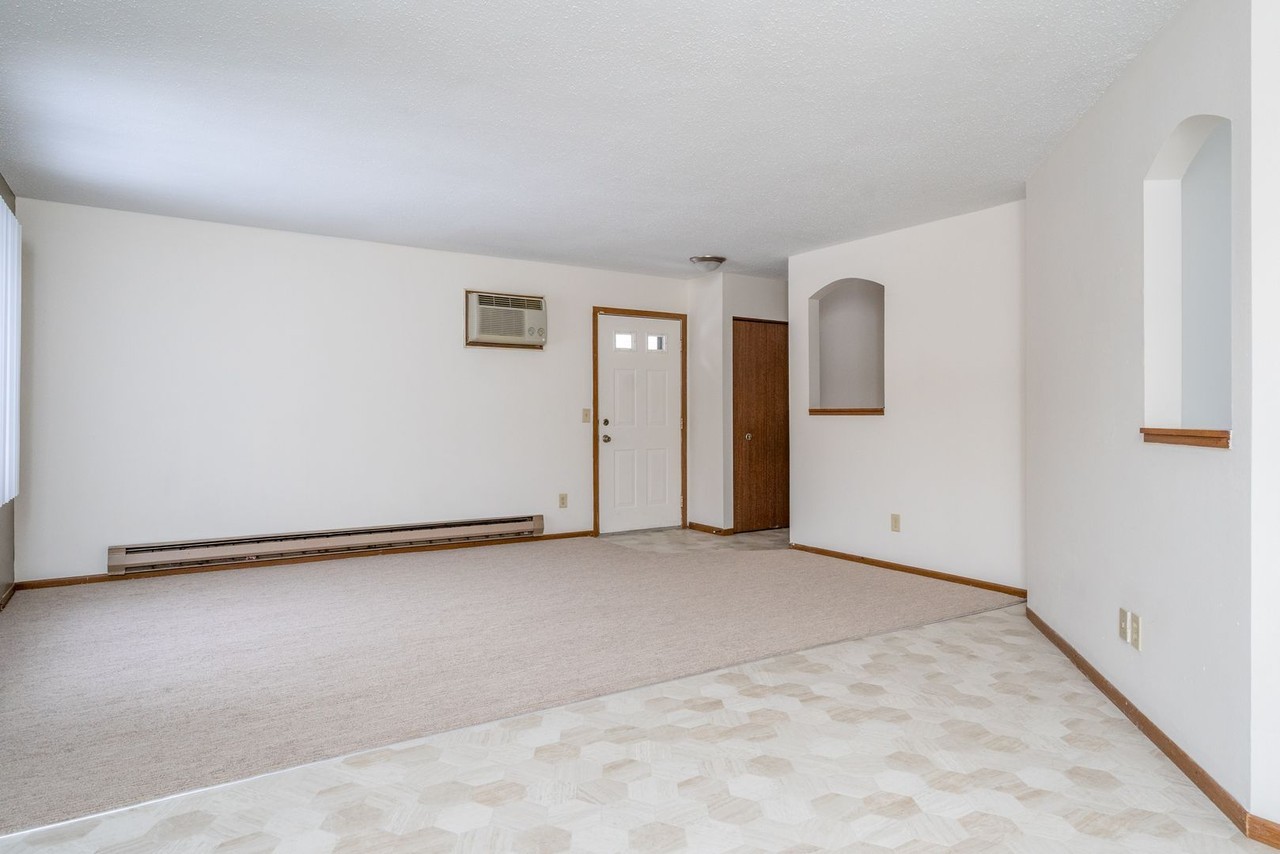 Woodcrest Townhomes - Photo 4 of 20