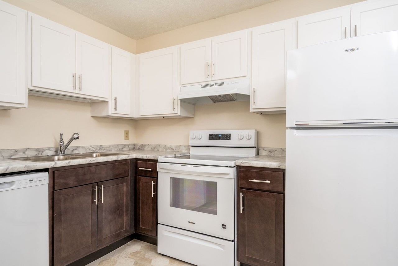 Woodcrest Townhomes - Photo 5 of 20