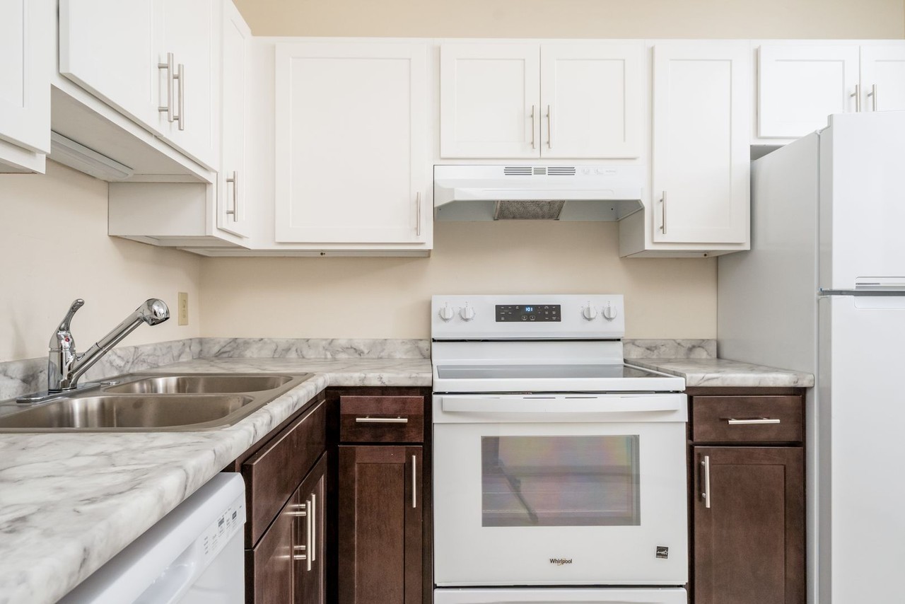 Woodcrest Townhomes - Photo 6 of 20