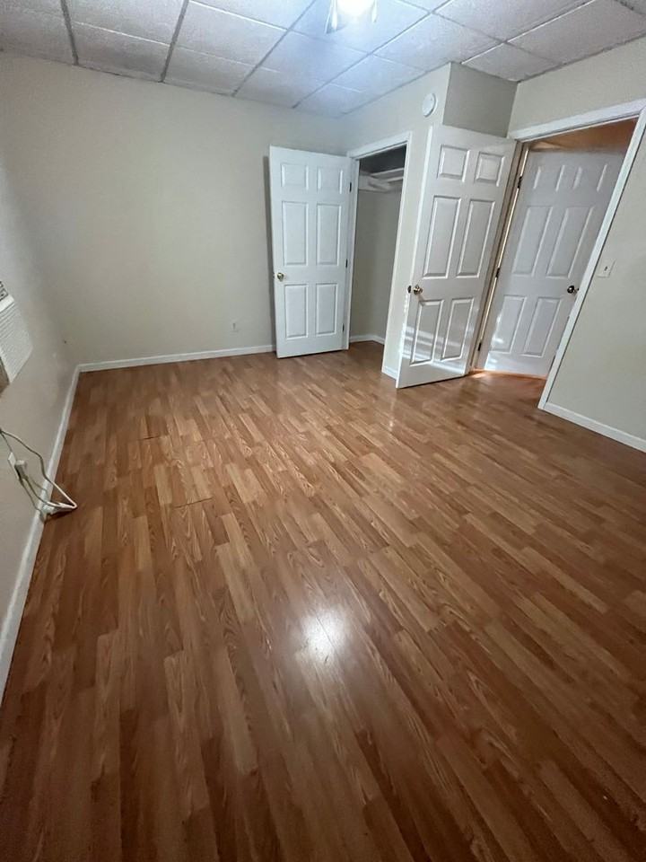 7761 - 103 CONRAD COURT (GLENVILLE) - Photo 2 of 9