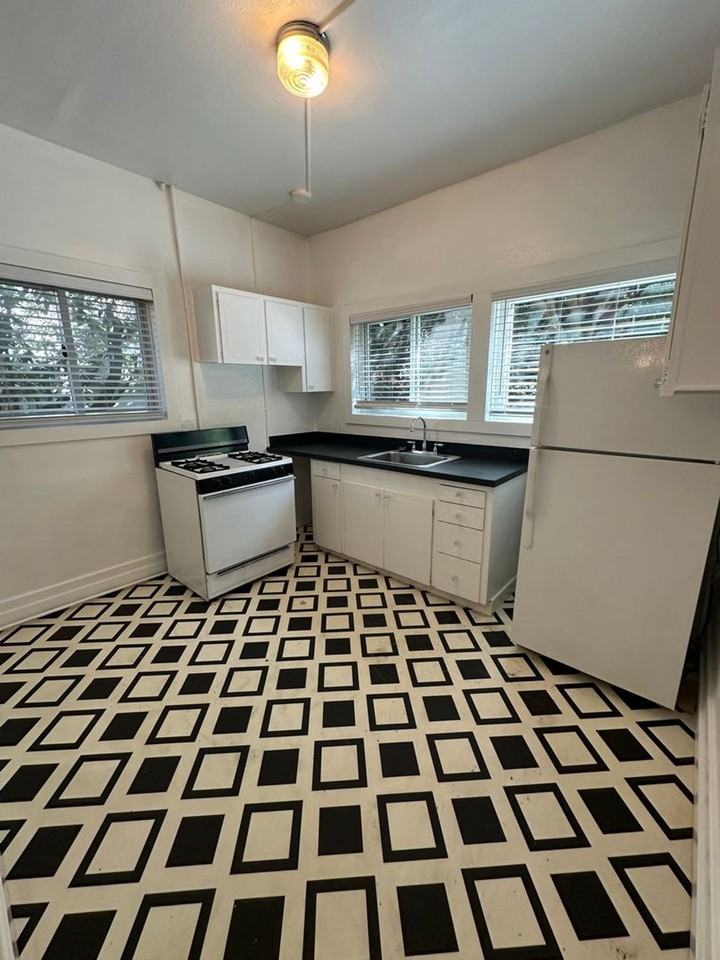 Poplar Apartments - Photo 3 of 3